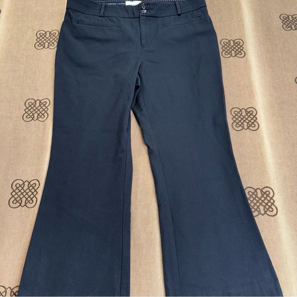 Anthropologie The Essential Tassel-Hem Cropped Flare Pant In Black Size 12 - Picture 4 of 16